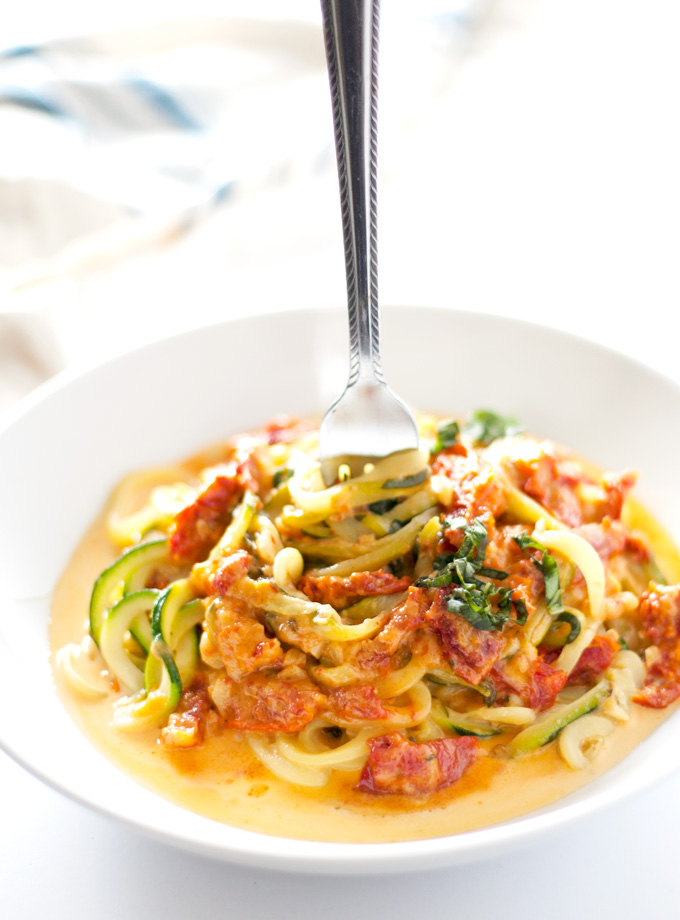 zucchini-noodles-with-sun-dried-tomato-cream-sauce-5